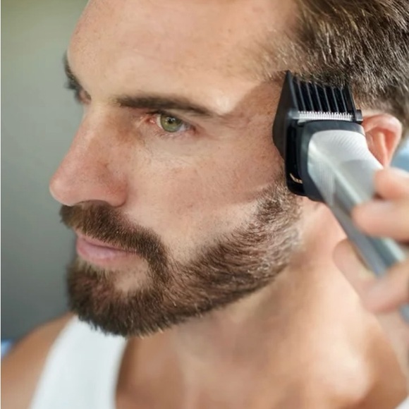 Philips Norelco Multigroom Titanium blades All-in-one 18 in 1 Trimmer New Sealed - Picture 9 of 10